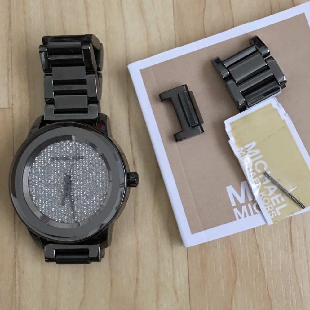 Michael Kors Oversized Gunmetal Pewter Crystal Encased Watch - RARE FIND - Picture 3 of 8